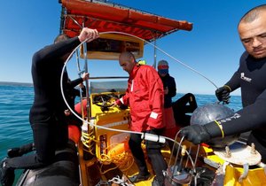 Acoustic loggers successfully moored